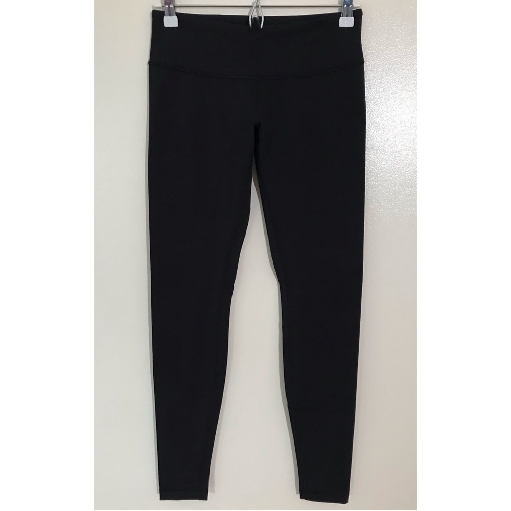 Lululemon • 6 • Black Wunder Under Leggings